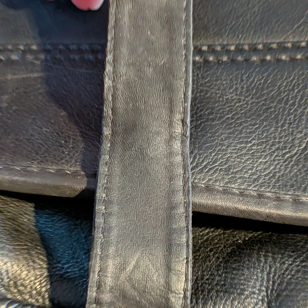 Elegant Black Leather Messenger Bag / laptop bag